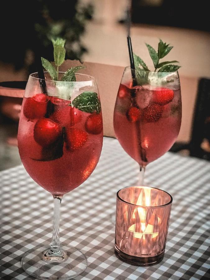 Restaurant Pansion Wien Cierny Brod エクステリア 写真