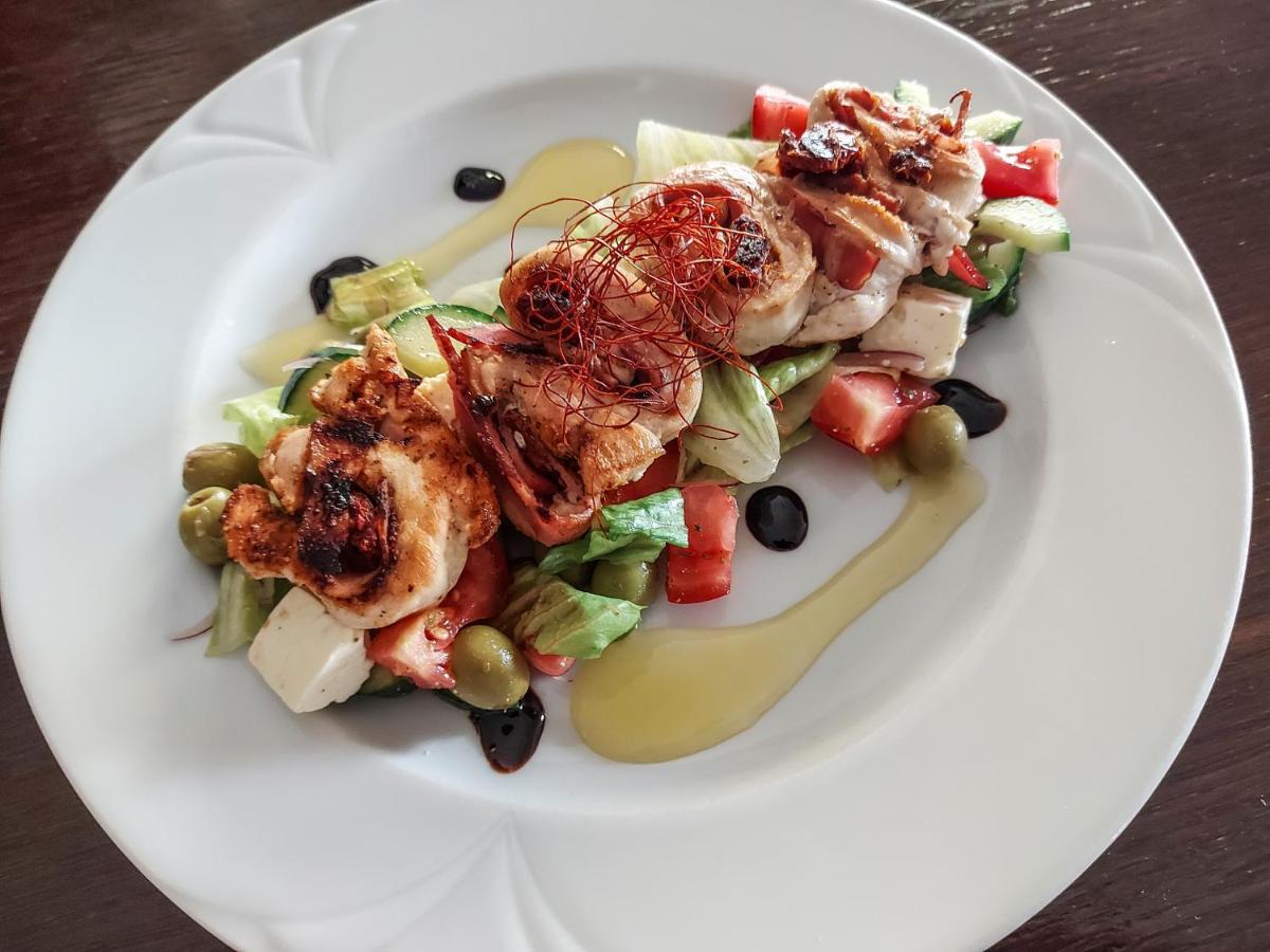 Restaurant Pansion Wien Cierny Brod エクステリア 写真