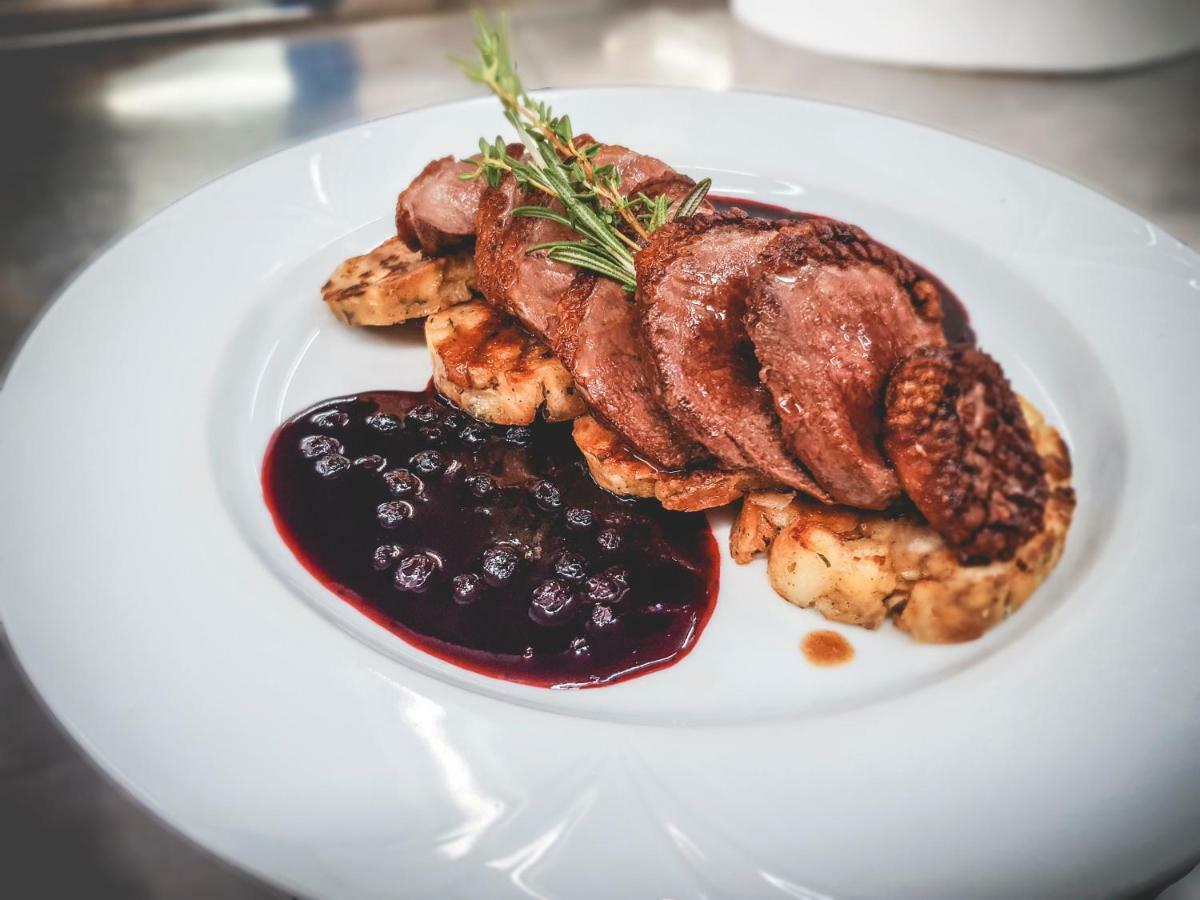 Restaurant Pansion Wien Cierny Brod エクステリア 写真