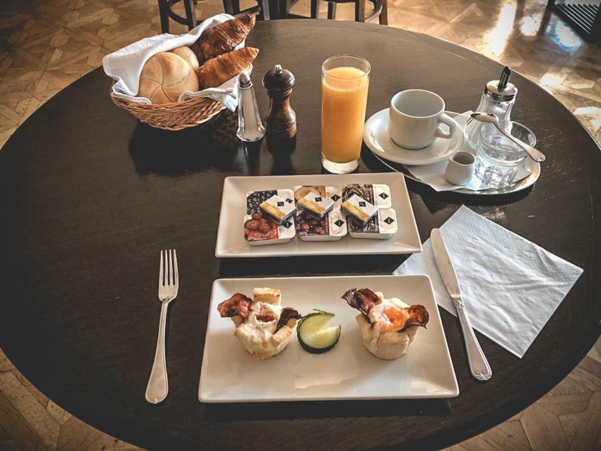 Restaurant Pansion Wien Cierny Brod エクステリア 写真